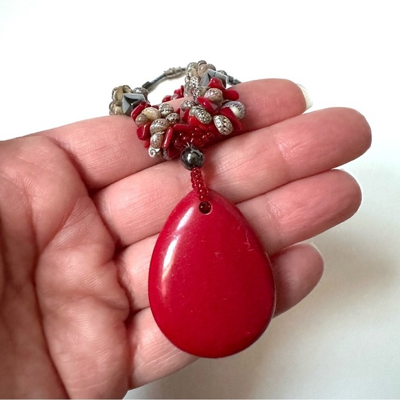 Vintage 80's Hematite and Shell Red Beaded Necklace Teardrop Pendant - 20 Inches - Picture 4 of 8